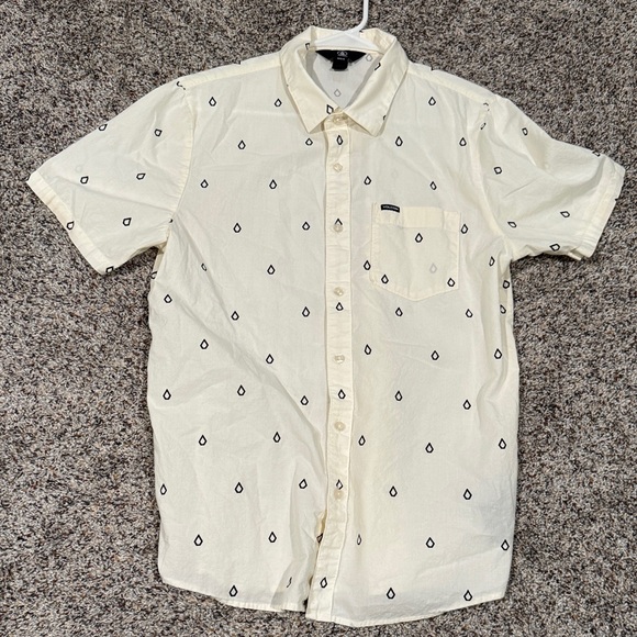Volcom Other - Volcom Cream Short-Sleeve Button-Up with Black Drop Print —FAST SHIP